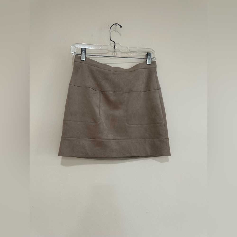 Bebe tan Mini Pencil Skirt Work Essential
Size 6